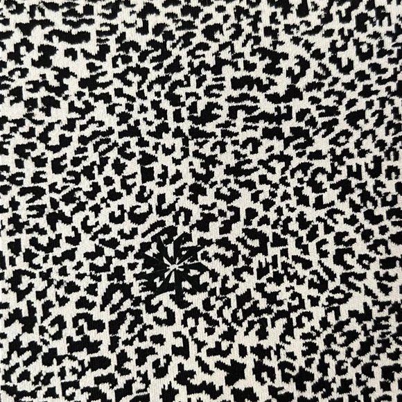 ATHLETA 🐆 Salutation Stash ll Textured Tights - Picture 3 of 6